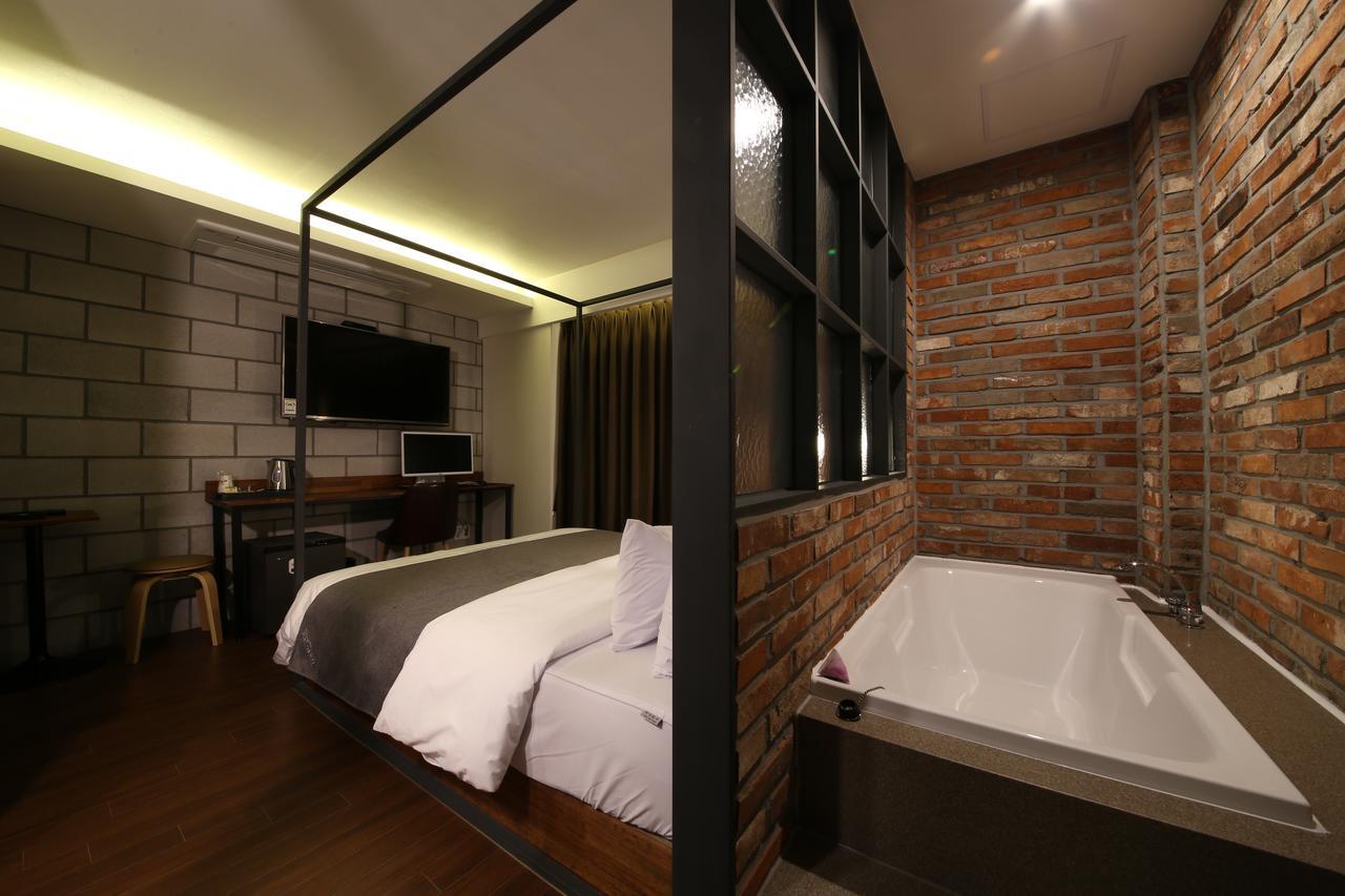 Hotel Chicago Changwon Εξωτερικό φωτογραφία